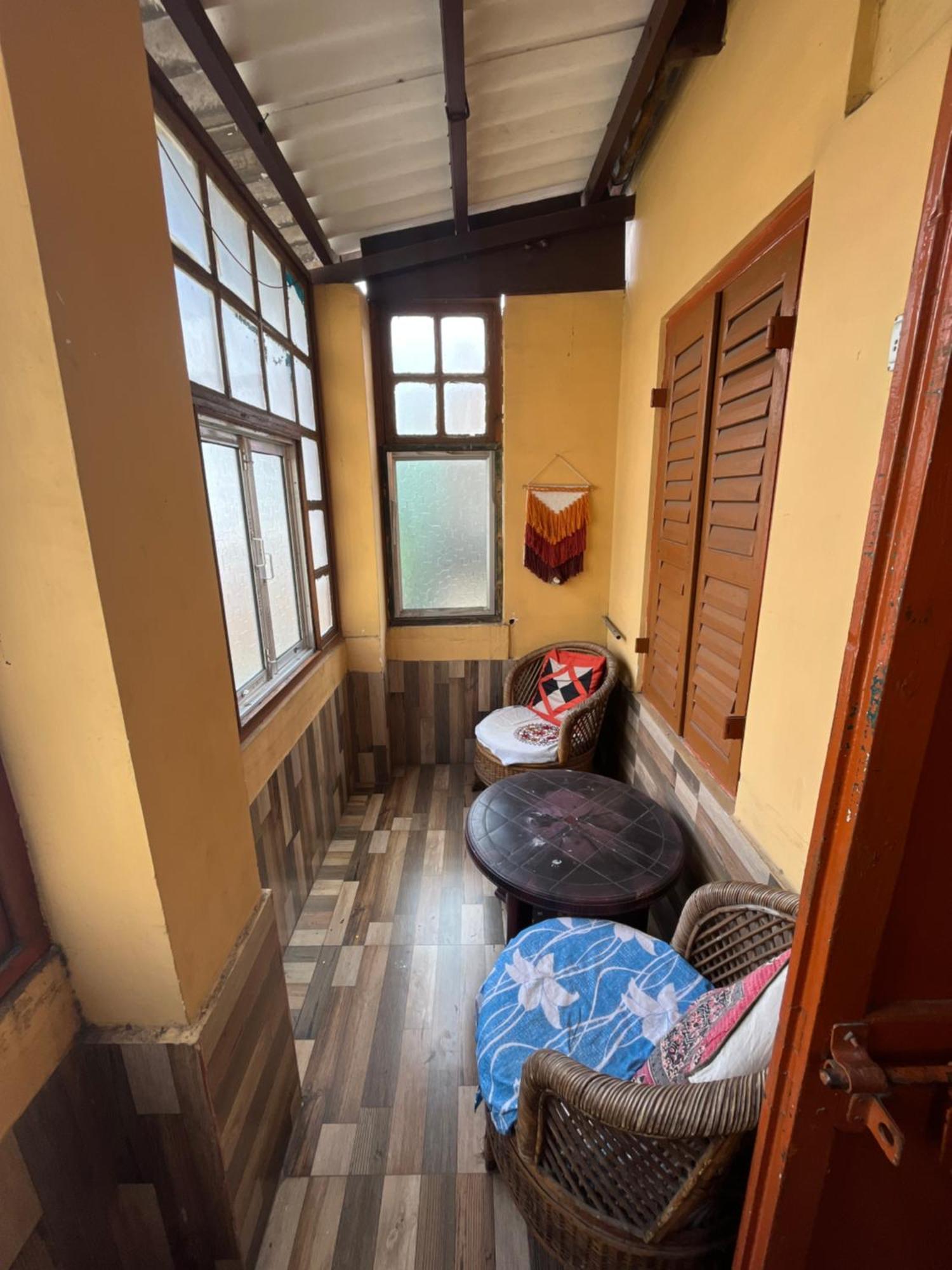 Calcutta Backpackers Homestay- For Travellers And Backpackers Exterior photo