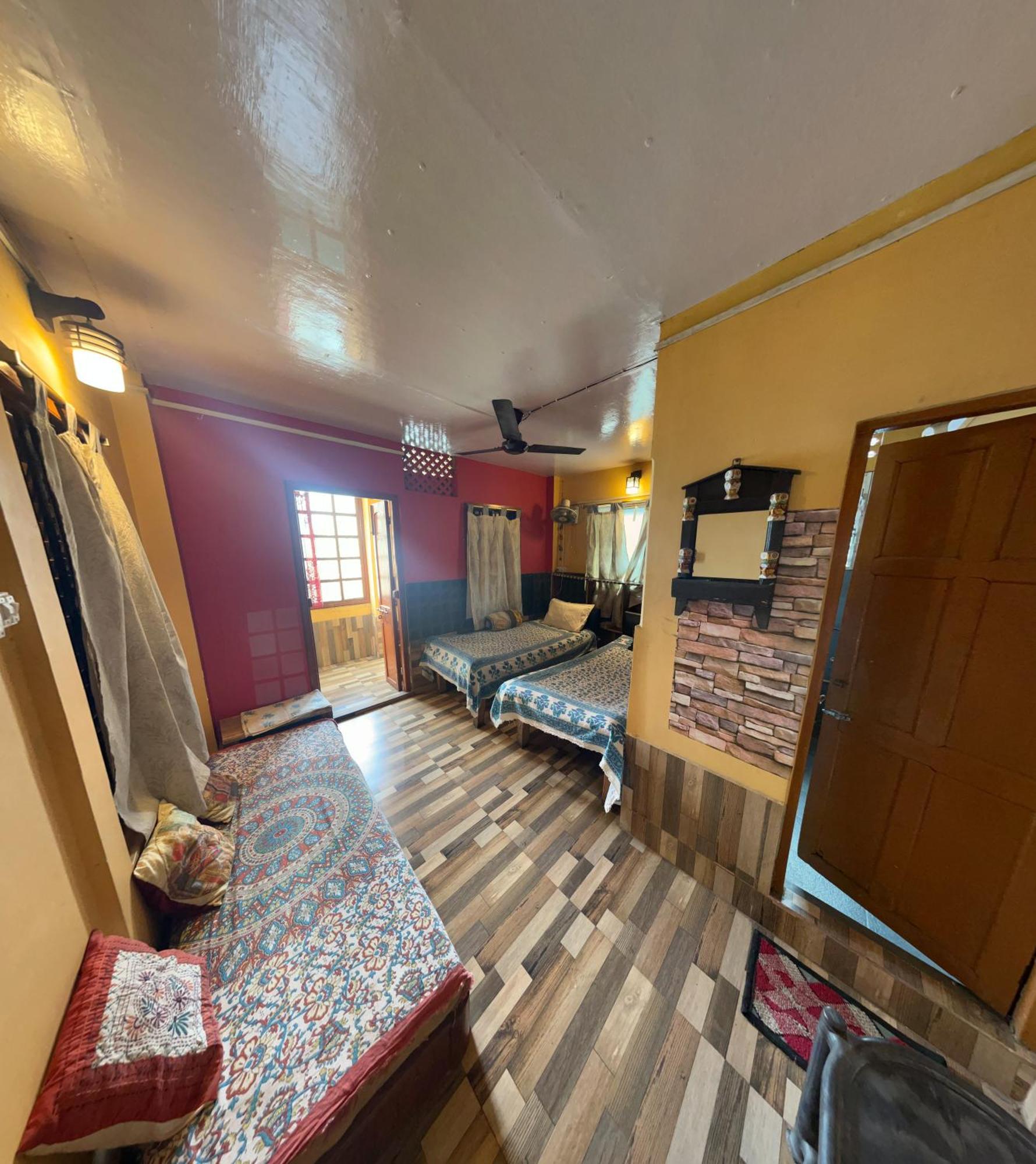 Calcutta Backpackers Homestay- For Travellers And Backpackers Exterior photo