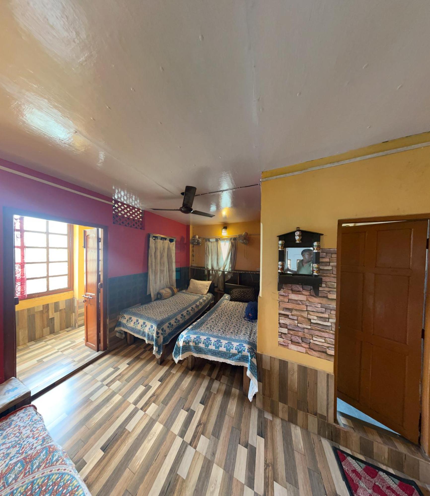 Calcutta Backpackers Homestay- For Travellers And Backpackers Exterior photo